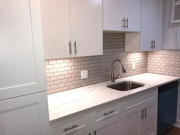 4th image of 372 Valley St APT F4