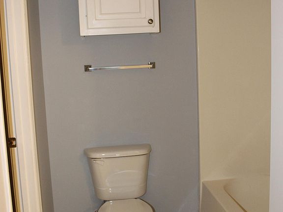 3rd image of 105 Tomlinson Dr