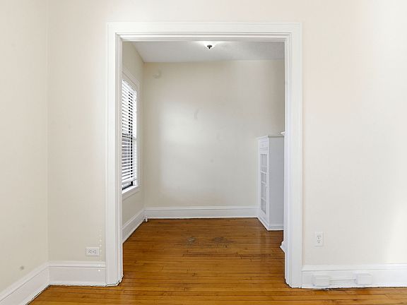 4th image of 220 E 19th St APT 307