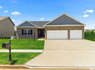 1700 Rustic Oak Dr, Washington, IL 61571