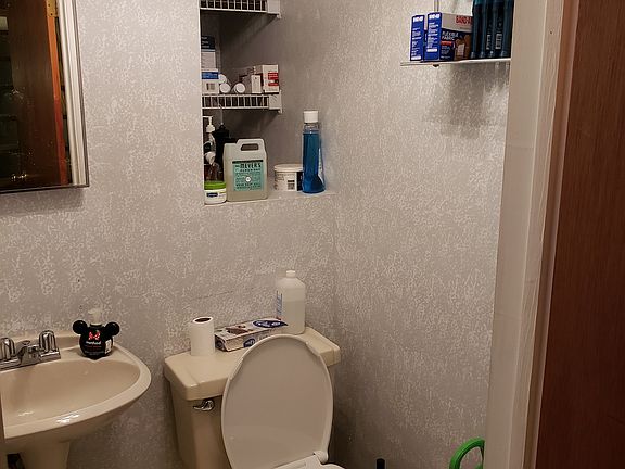 4th image of 28 Eric Ln
