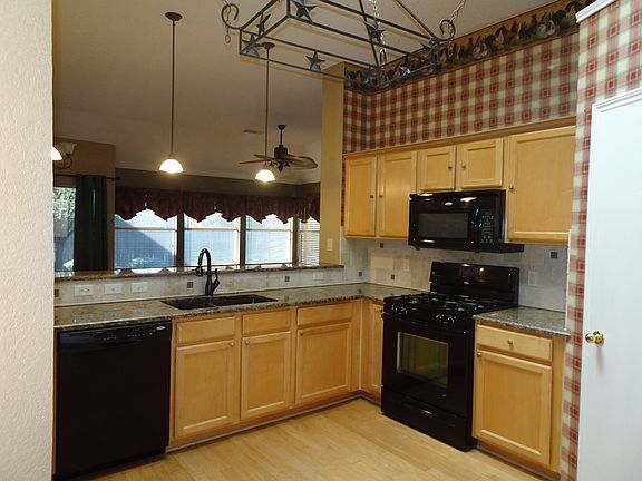 5th image of 4206 Holly Dr