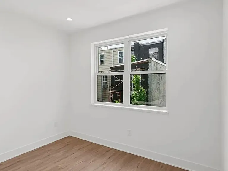 1518 N Darien St — Photo 9