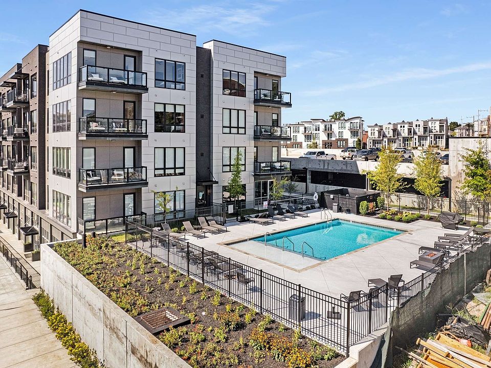 1st image of 303 31st Ave N #403