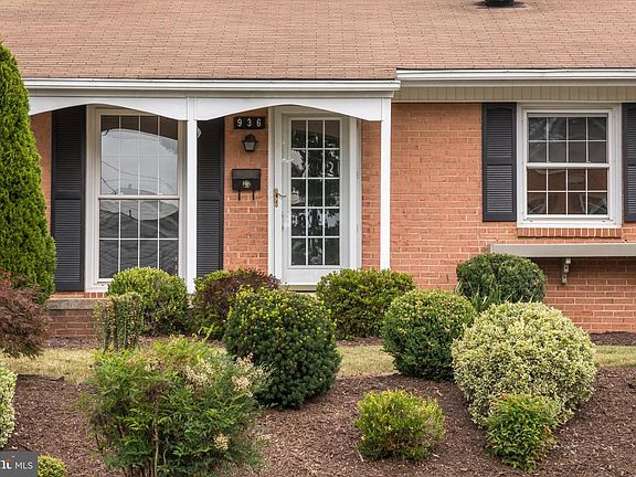 3rd image of 936 Allen Dr