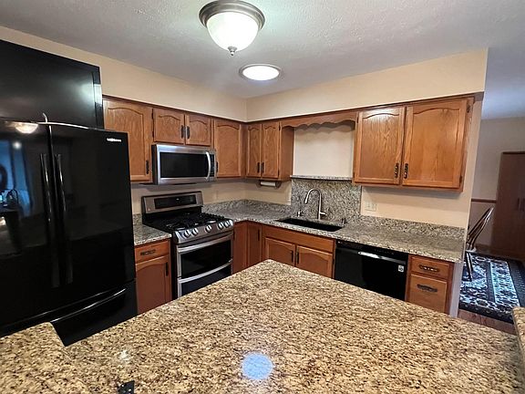 3rd image of 4643 Bedfordshire Dr