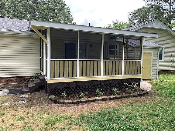 Screened in porch