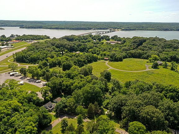 3rd image of 410 Canton Lakeshore Dr