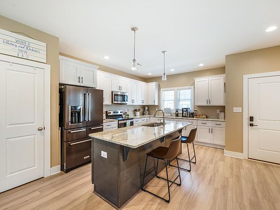 5th image of 30 Cuddington Ln