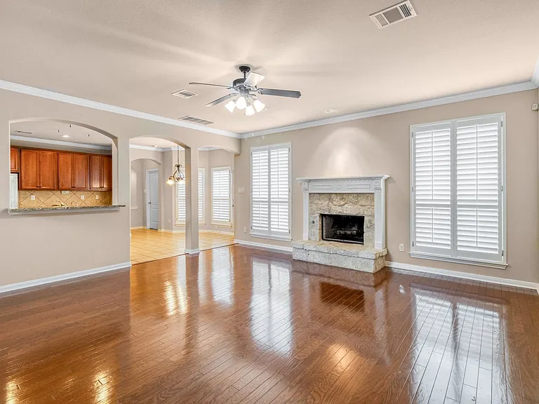 8707 Roswell Rdg — Photo 8
