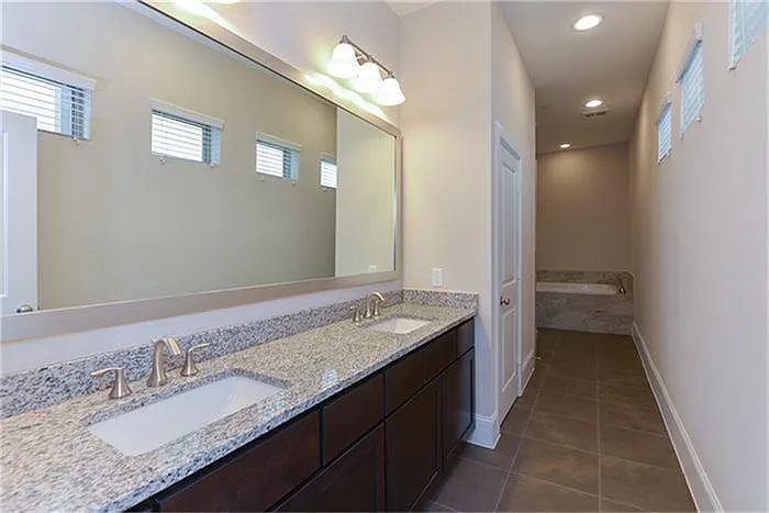 2112 Radcliffe St — Photo 18