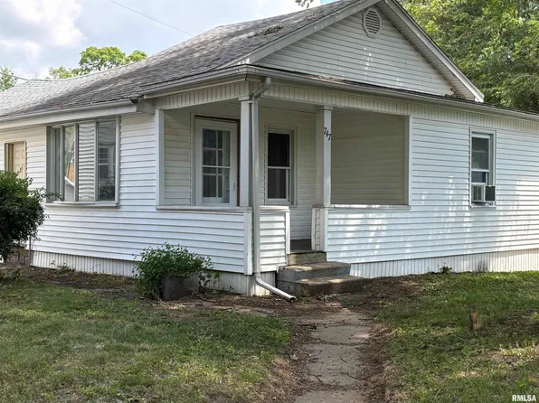 747 Prince St, Pekin, IL 61554