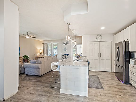 3rd image of 1206 Royal Troon Ln
