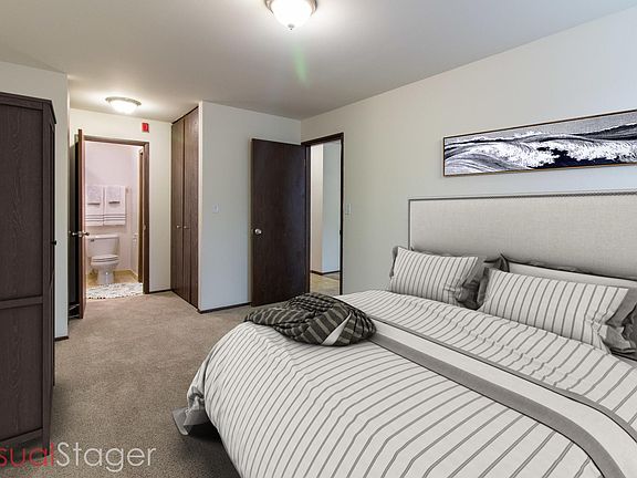 3rd image of 2645 N Farwell Ave #103