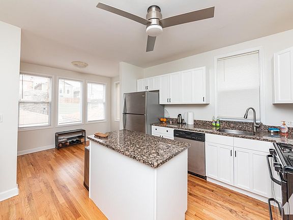 5th image of 2428 W Carmen Ave #2F