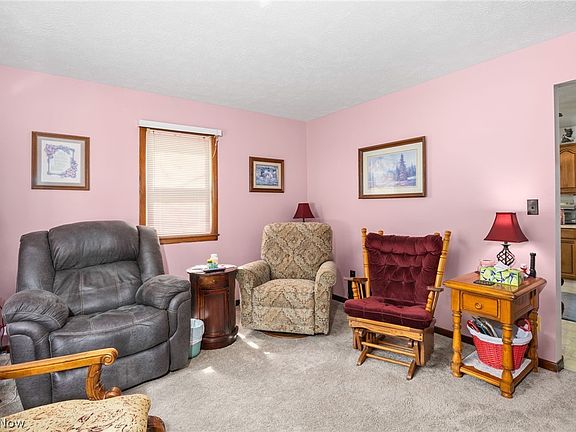 5th image of 7524 N 7th Ave