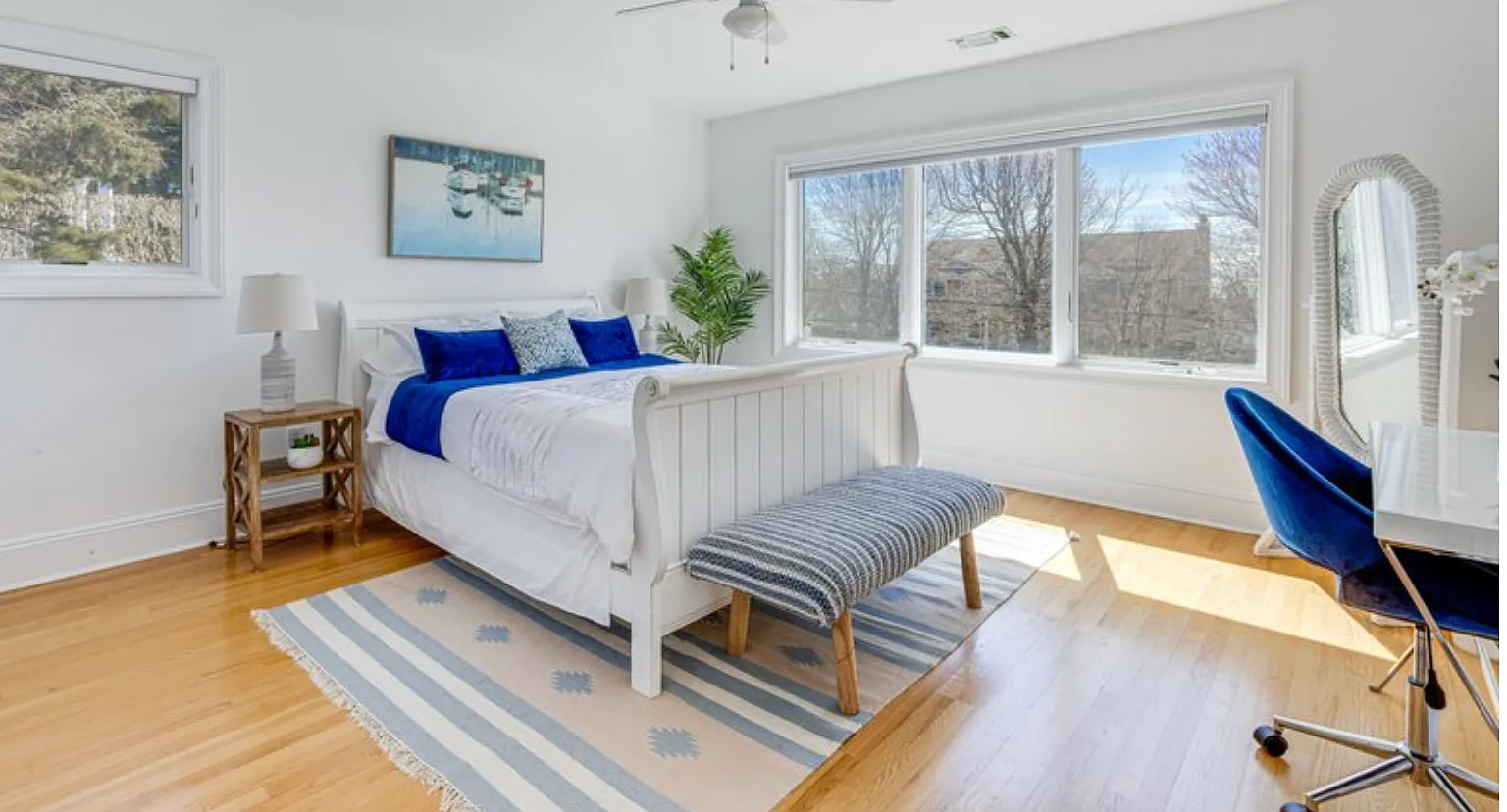 Oceanview Charm 1.5 miles from Shinnecock Hills golf course — Photo 4