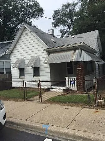 2311 W Lincoln Ave photo 1