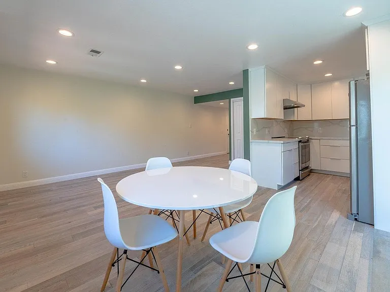 315 Poe St — Photo 3