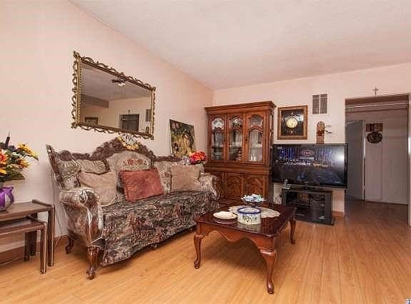 4th image of 1046 N Normandie Ave APT 6