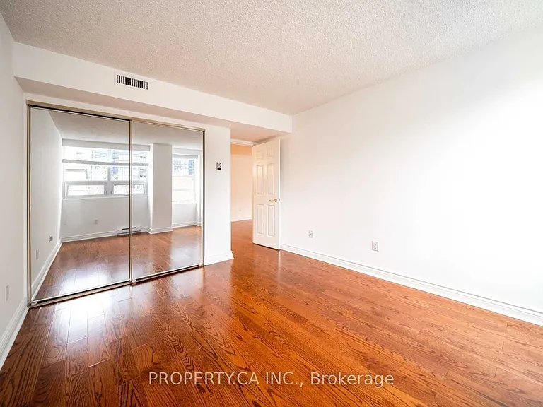 71 Charles St E #402 — Photo 14