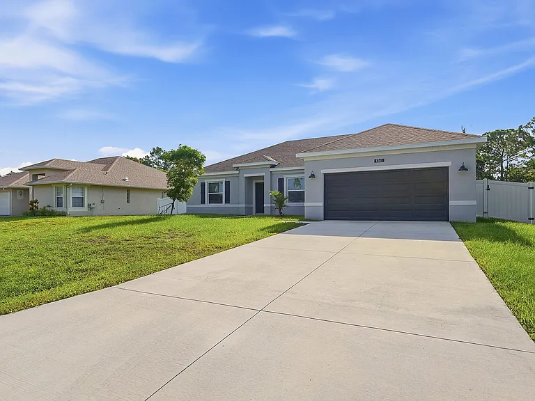 1261 SW Curry St — Photo 3