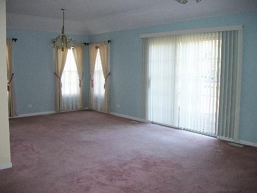 3rd image of 10 S Wysteria Dr