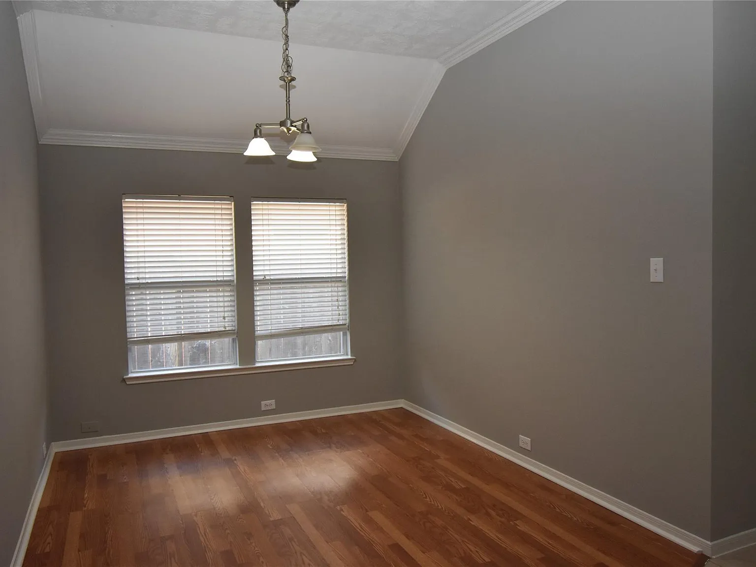3 bed, 2.0 bath, 1743 sqft, $2,100 — Photo 4