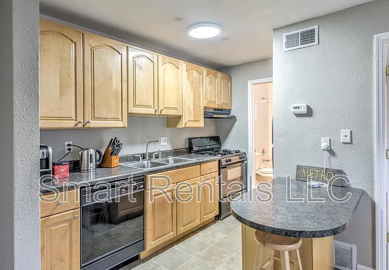 3850 Park Ave #5 — Photo 1