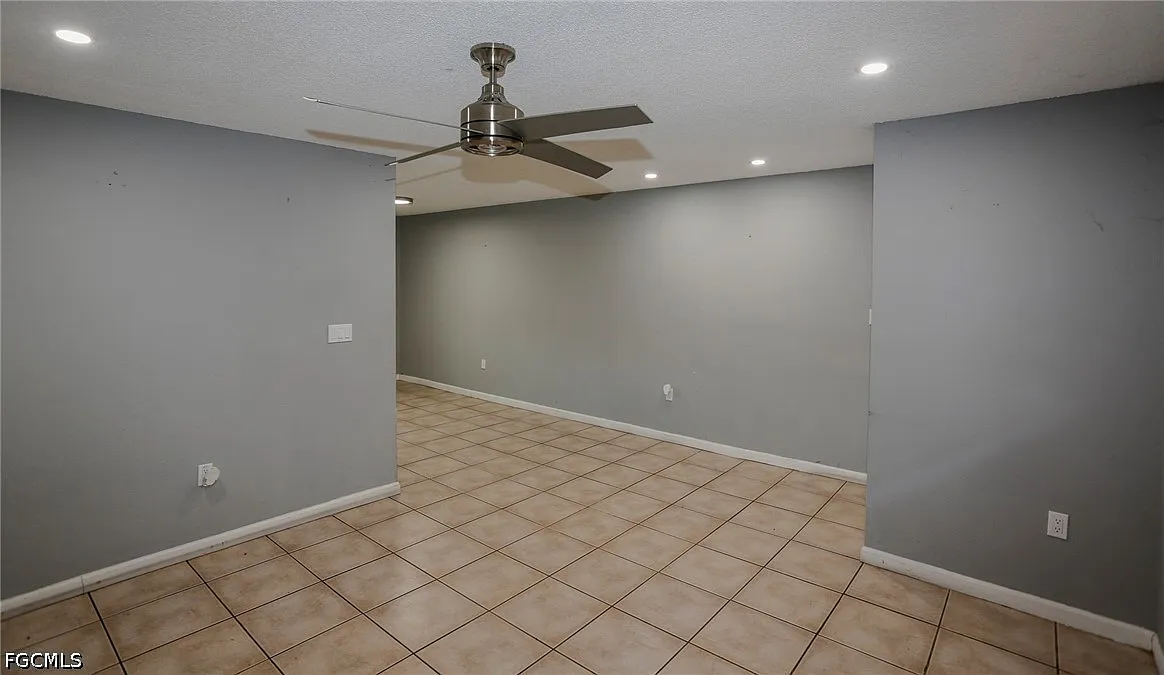 2 bed, 1.0 bath, 920 sqft, $1,050 — Photo 4