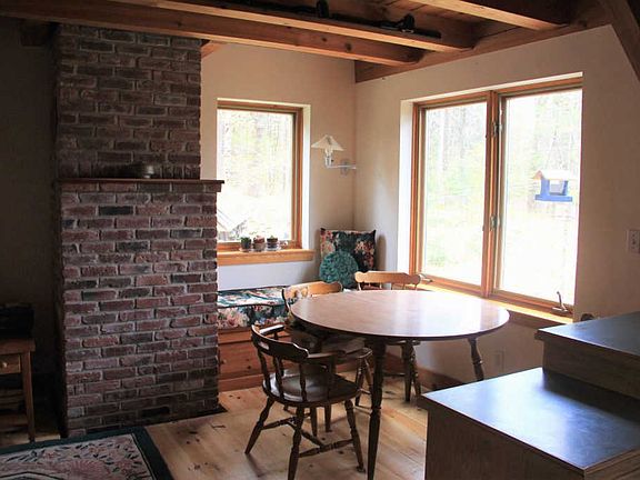 5th image of 27 Wood Frog Ln