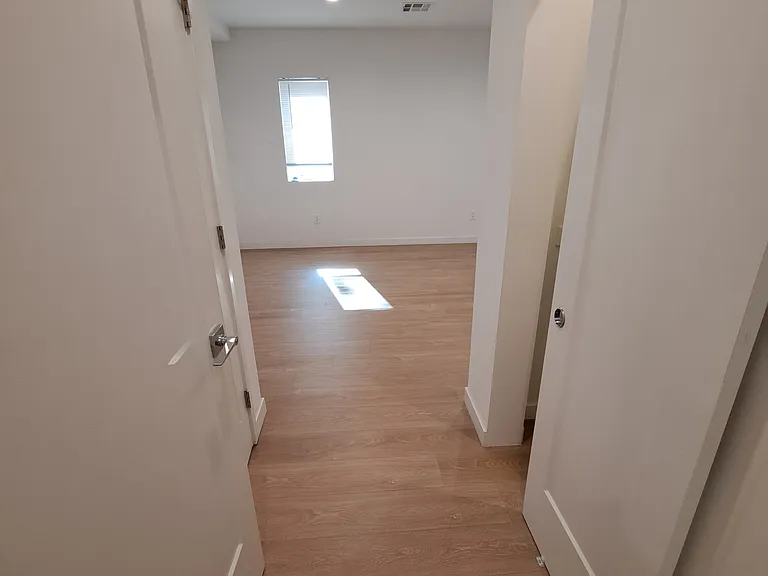 5631 Whitnall Hwy #1/2 — Photo 28