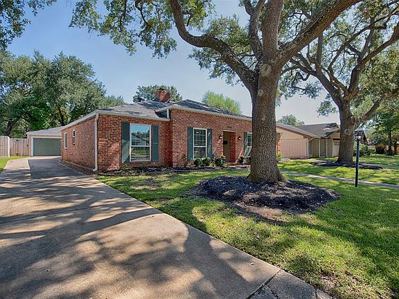 THE LONG DOUBLE WIDE DRIVE PROVIDES PLENTY OF PARKING SPACE FOR GUESTS AND LEADS TO THE DETACHED GARAGE.