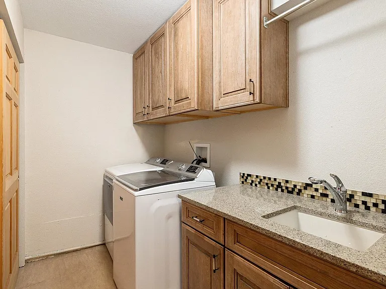 3966 Promontory Ct — Photo 27