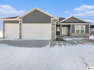 639 N 107th St, Lincoln, NE 68527