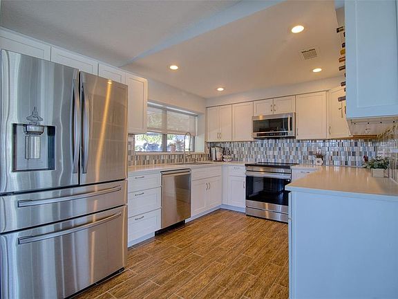 4th image of 322 10th Ave