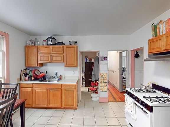 5th image of 48 Essex St
