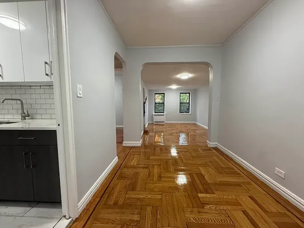 729 West 186th Street image 2 of 20