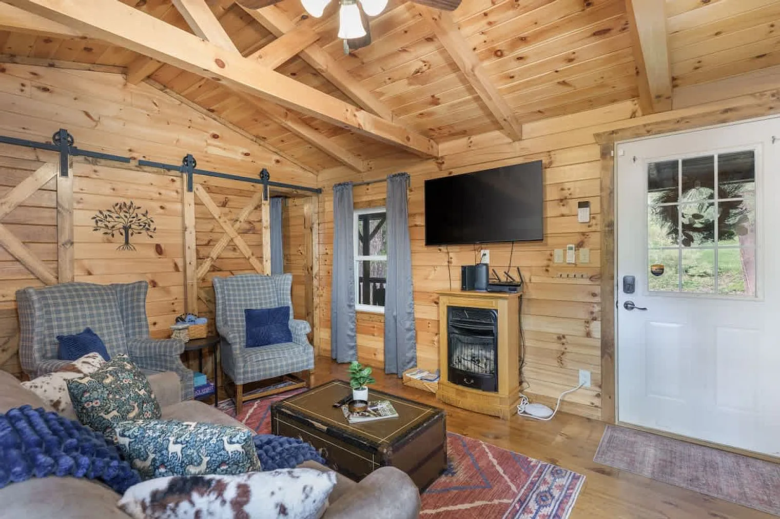 2 bed, 1.0 bath, 1334 sqft, $3,422 — Photo 4
