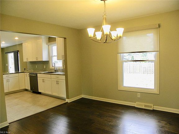 4th image of 2788 Kingsbury Dr