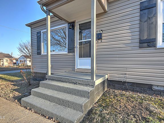 4th image of 1529 Redwood Dr