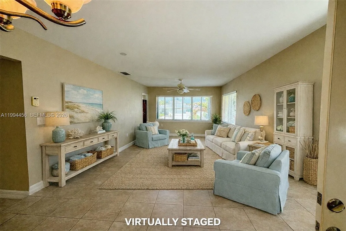 Building Photo - 1323 Bayshore Dr #203
