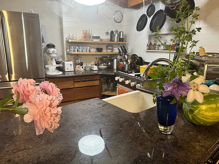 2576 Mapleton Ave — Photo 3