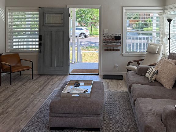 4th image of 1538 E Redondo Ave