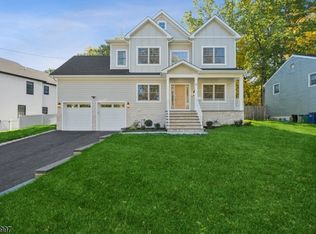 8 Riker Hill Rd, Livingston, NJ 07039