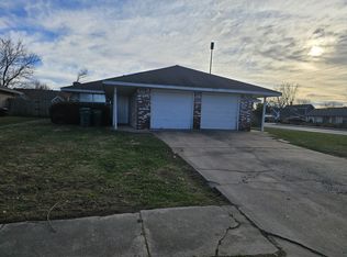 2324 W Roselawn St, Rogers, AR 72756
