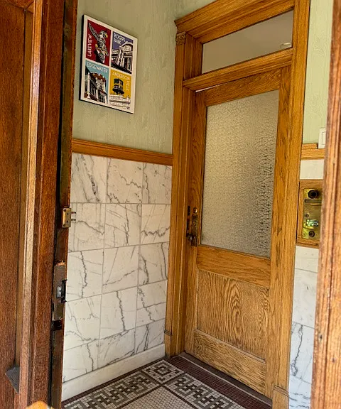1454 W Farragut Ave — Photo 4