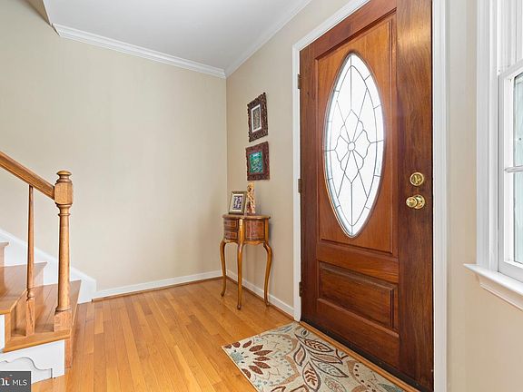 3rd image of 21 Lord Fairfax Dr