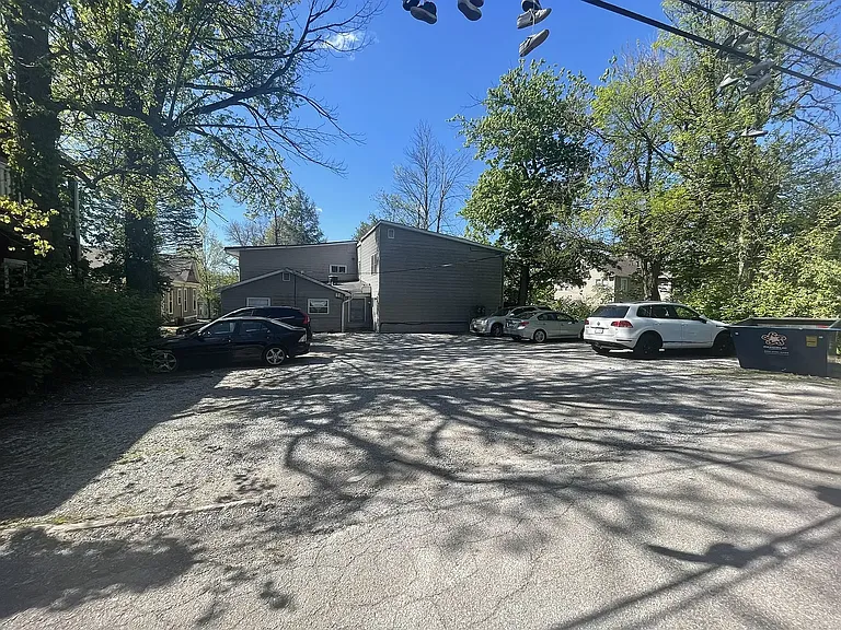 521 E 7th St — Photo 7