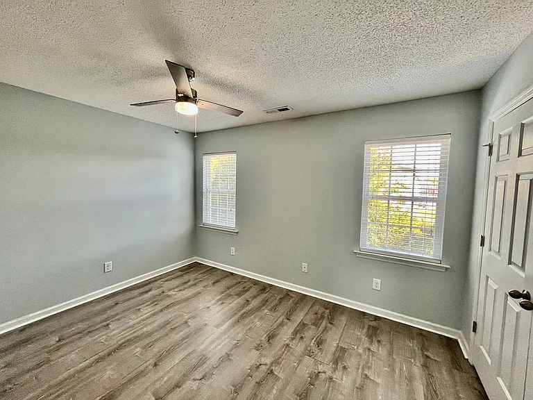 4000 Banister Loop — Photo 12